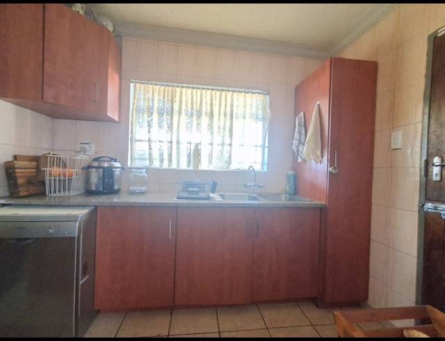 3 BEDROOM HOUSE FOR SALE IN RIVERSDALE